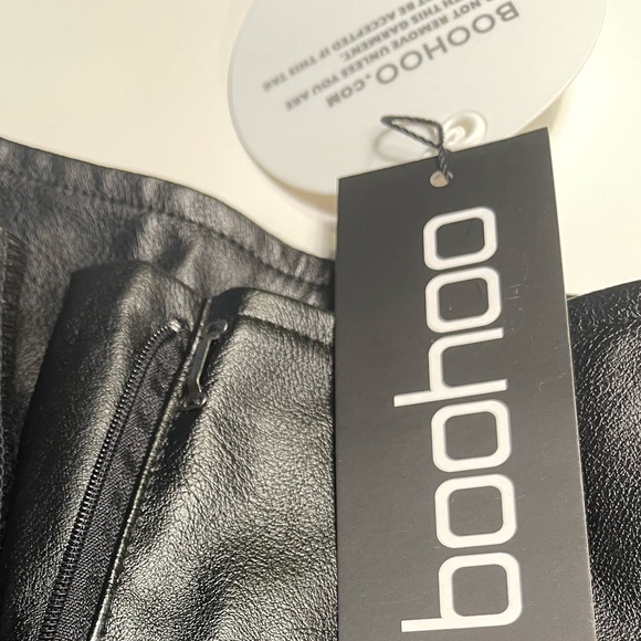 NWT COLOR BLOCK CUT OUT FAUX
LEATHER PU PANTS SIZE 6 - Medium - Picture 11 of 16